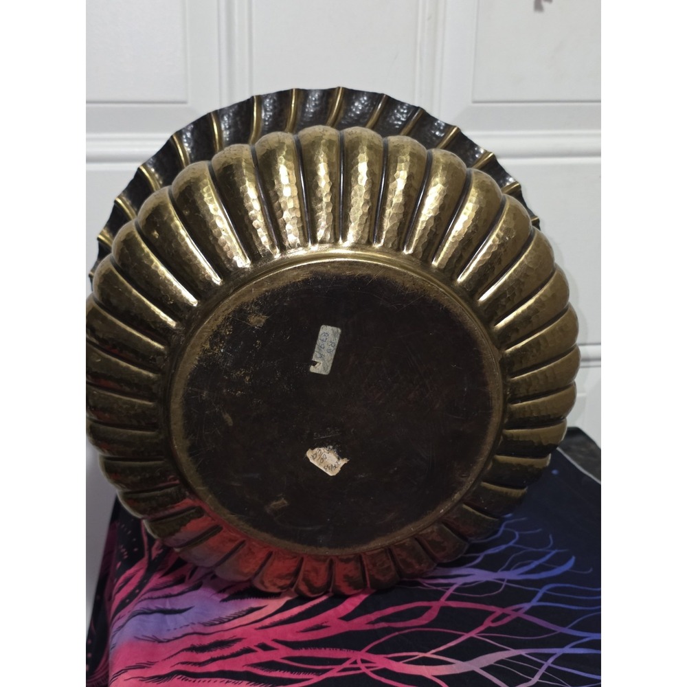 Vintage Hammered Brass Bowl Scalloped Ruffled Edge Fluted Decorative Centerpiece - Picture 2 of 5